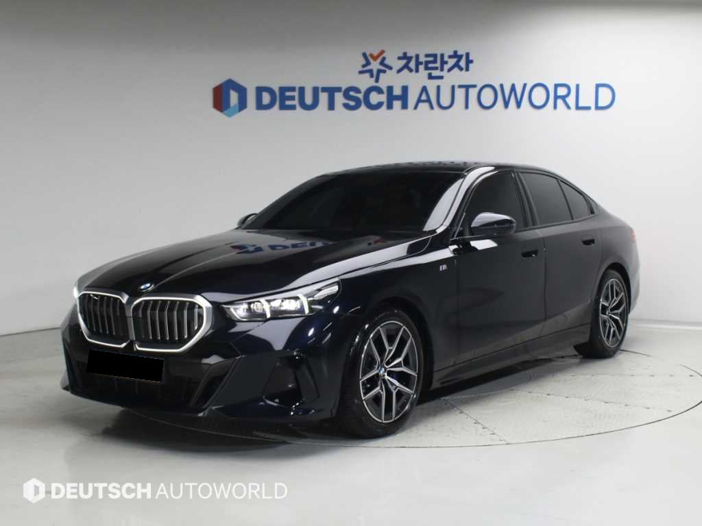 BMW 5-Series — photo 01