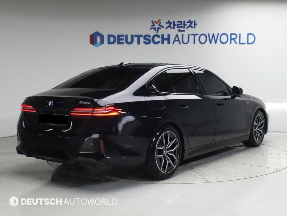 BMW 5-Series — photo 02