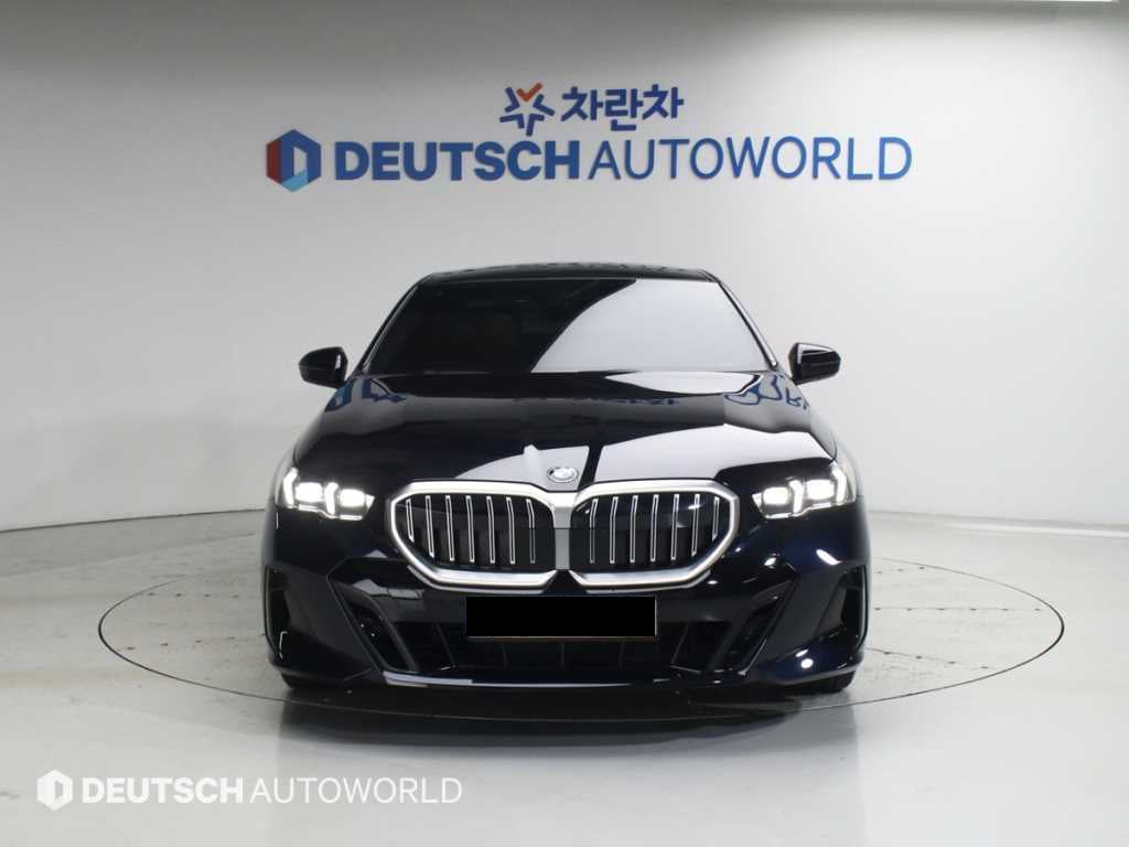 BMW 5-Series — photo 03