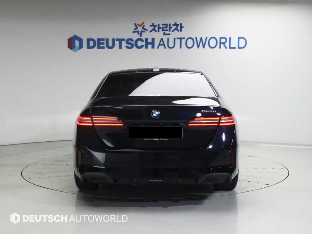 BMW 5-Series — photo 04