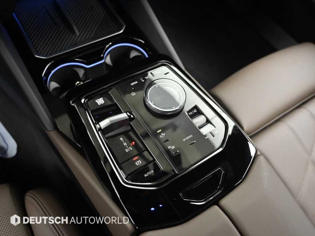 BMW 5-Series — photo 09