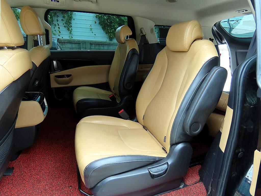 Kia Carnival — photo 06