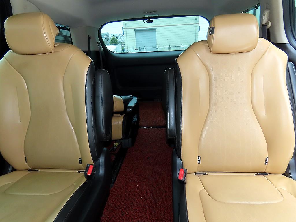 Kia Carnival — photo 07