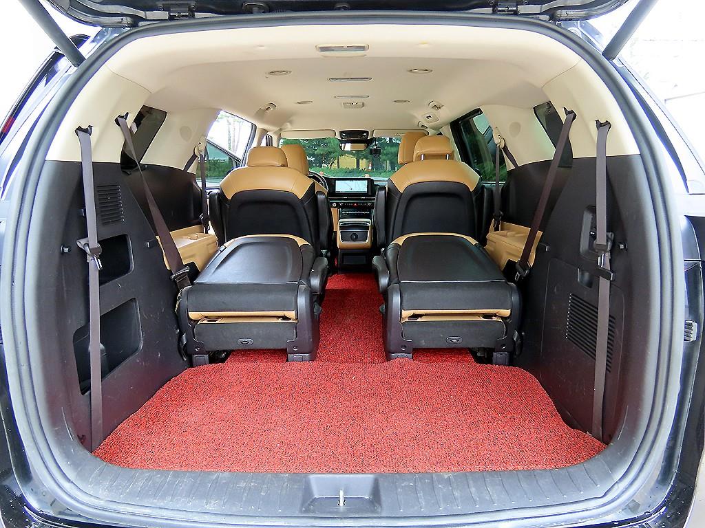 Kia Carnival — photo 17