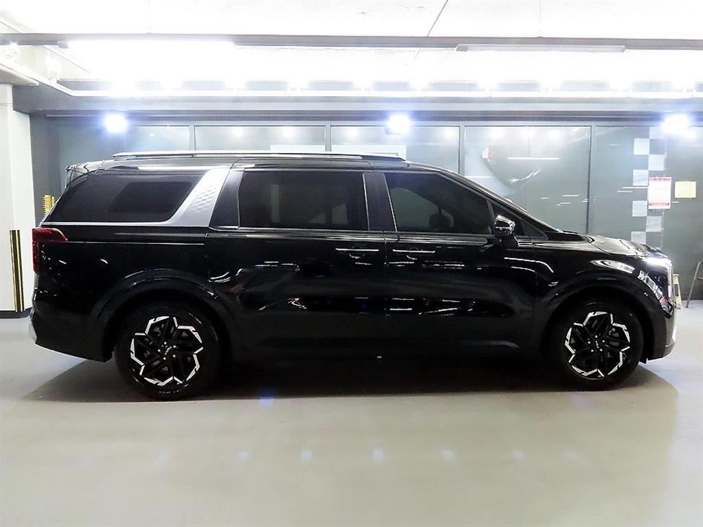 Kia Carnival — photo 03