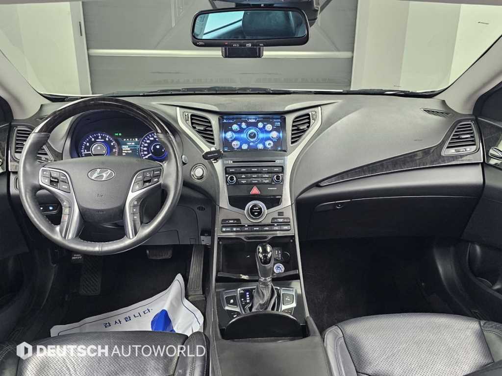 Hyundai Grandeur — photo 08