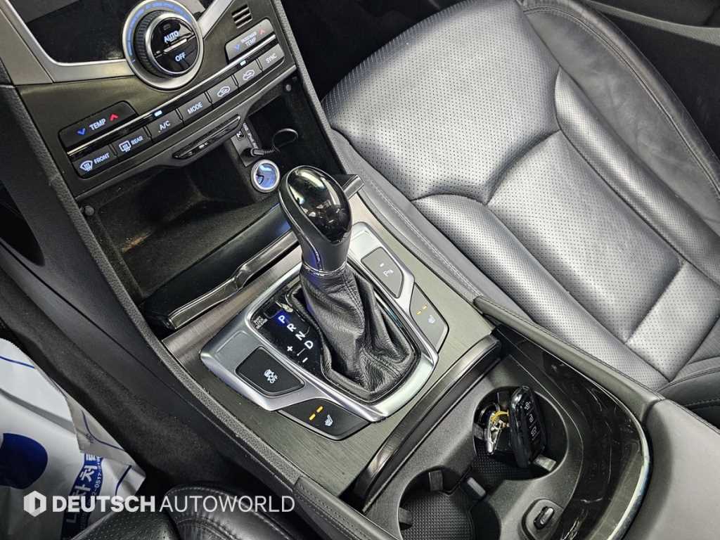Hyundai Grandeur — photo 18