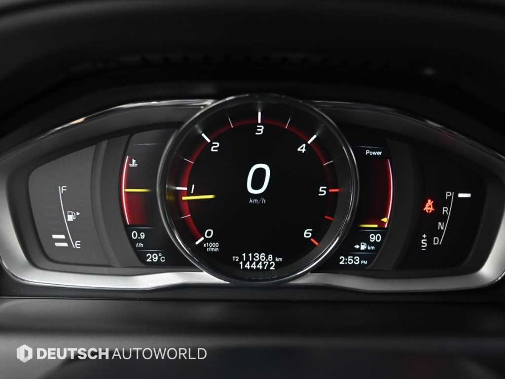 Volvo XC60 — photo 08