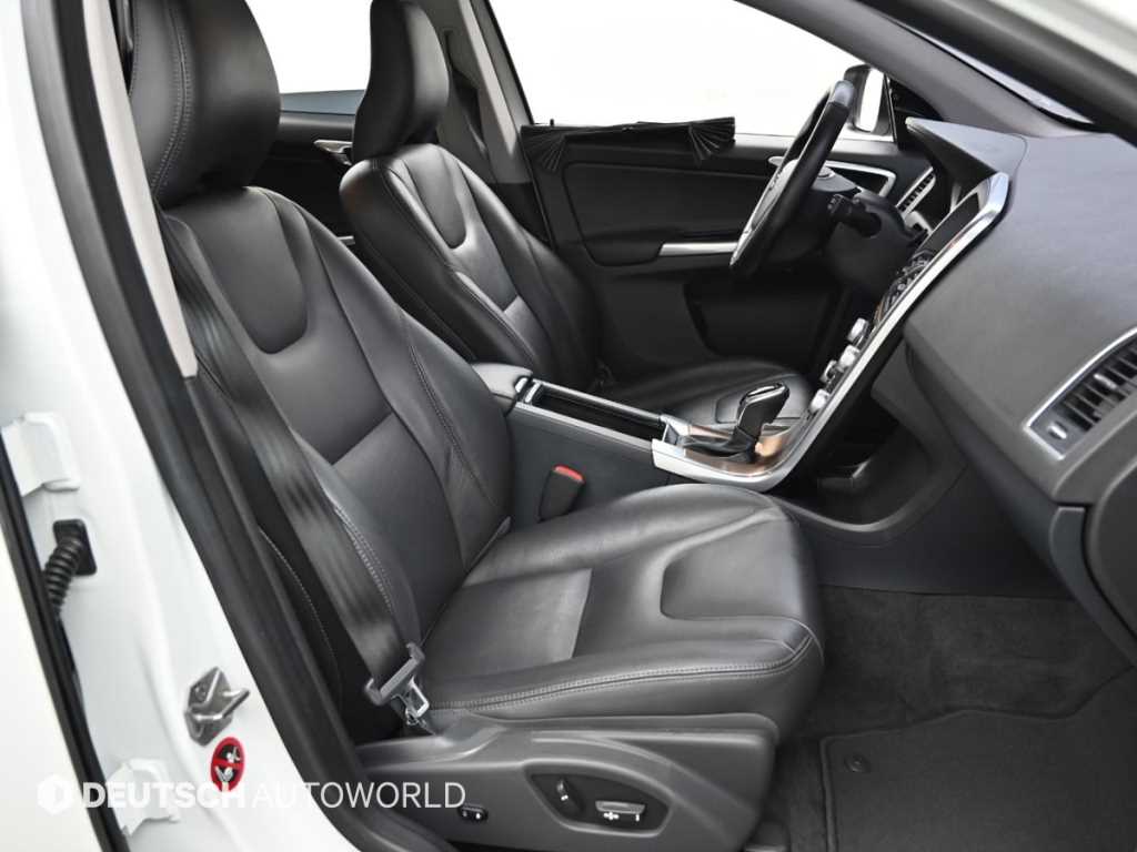 Volvo XC60 — photo 10