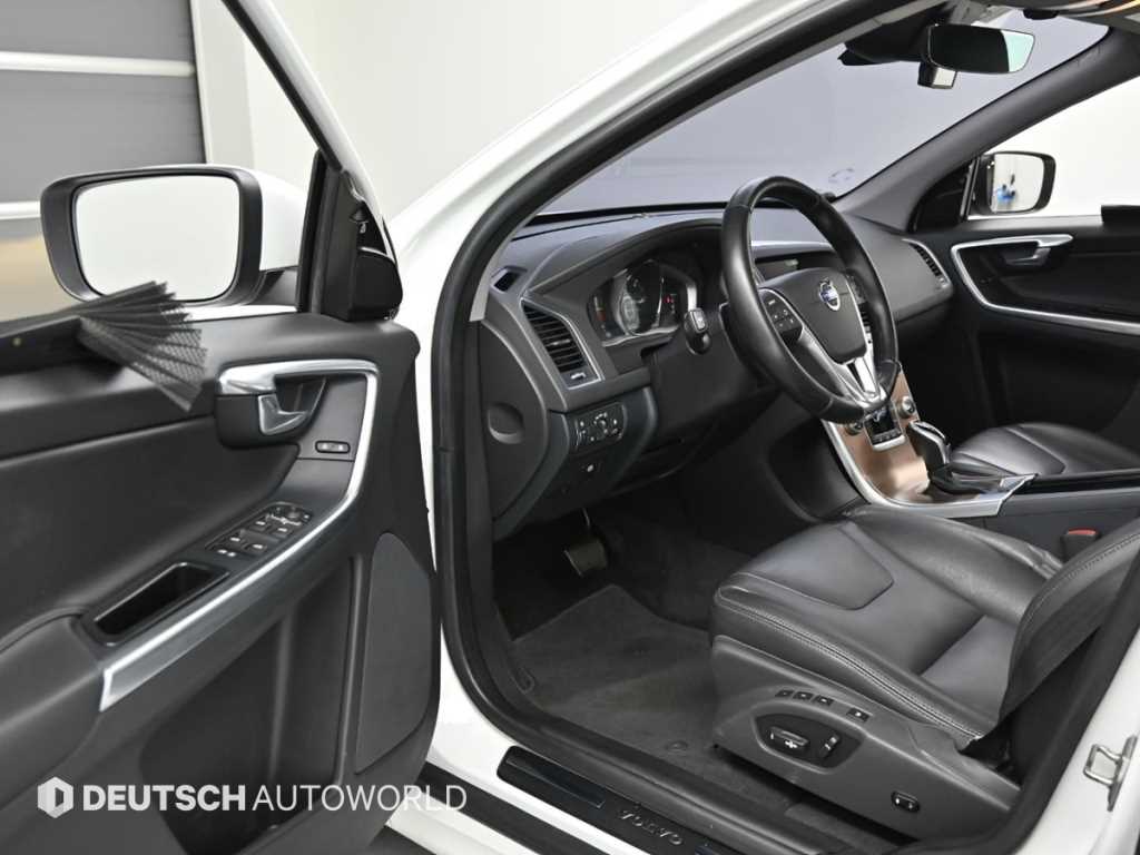 Volvo XC60 — photo 11
