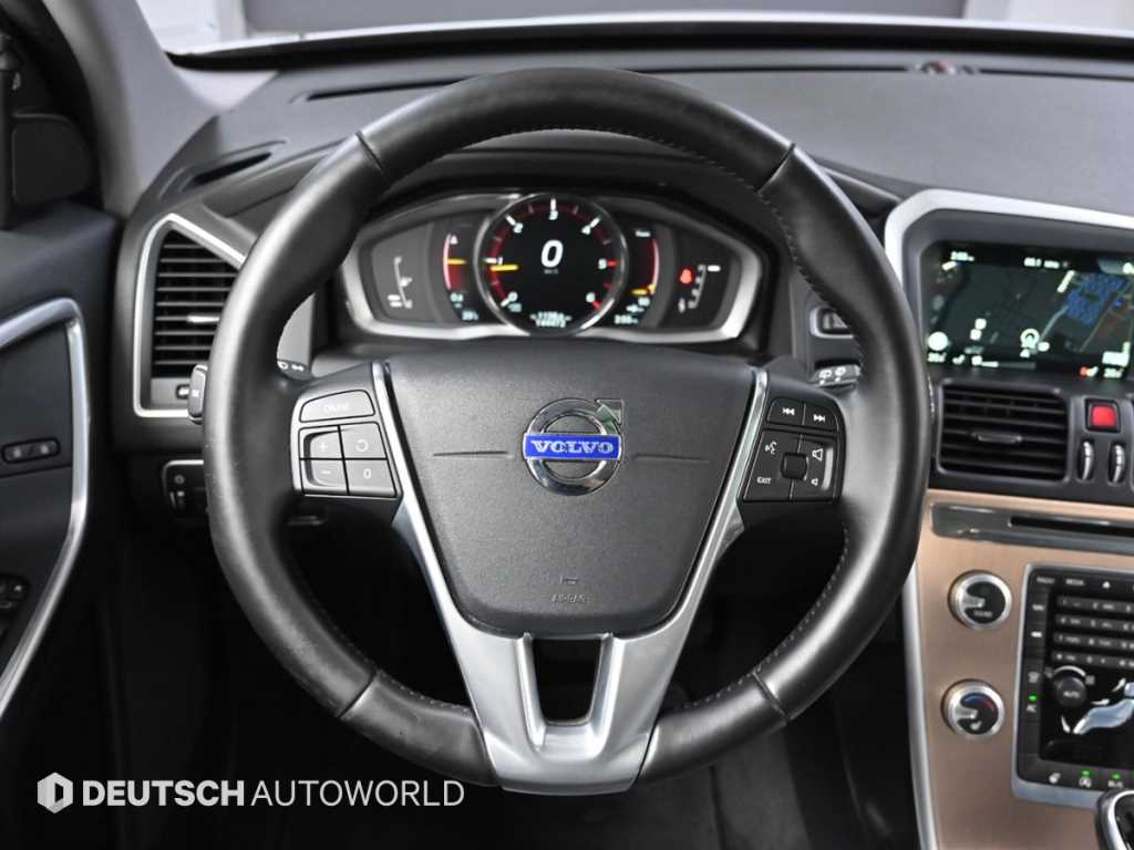 Volvo XC60 — photo 13