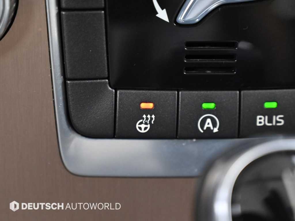Volvo XC60 — photo 17