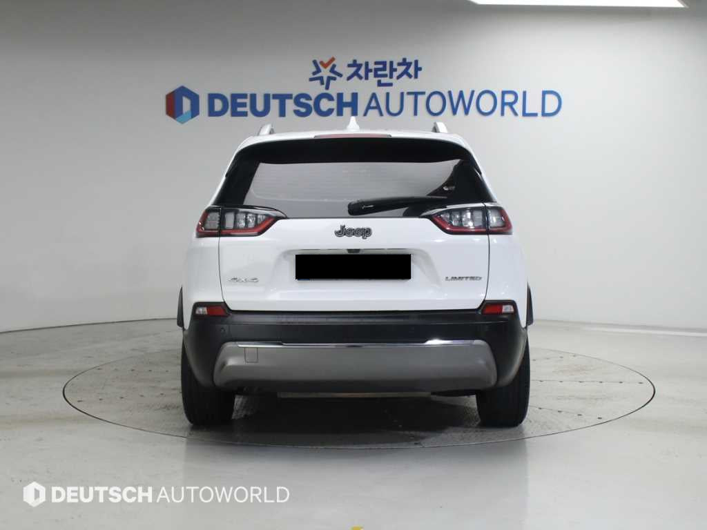 Jeep Cherokee — photo 04