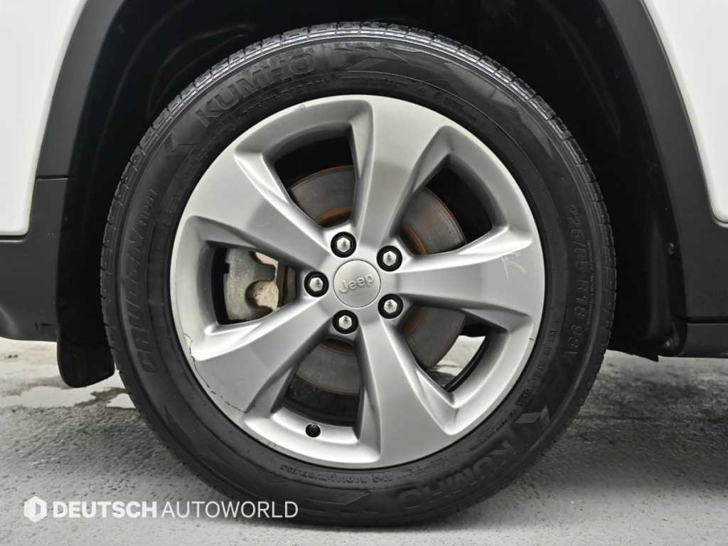 Jeep Cherokee — photo 05