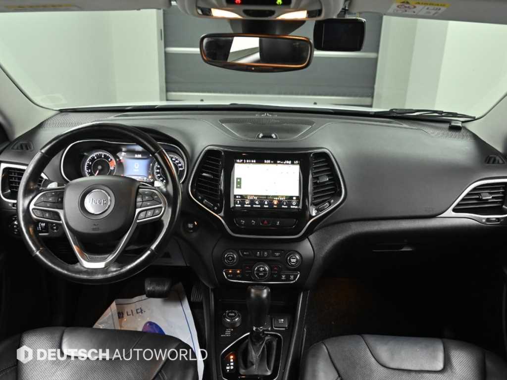 Jeep Cherokee — photo 07