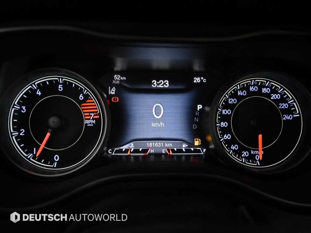 Jeep Cherokee — photo 08