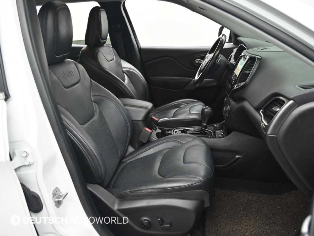 Jeep Cherokee — photo 10