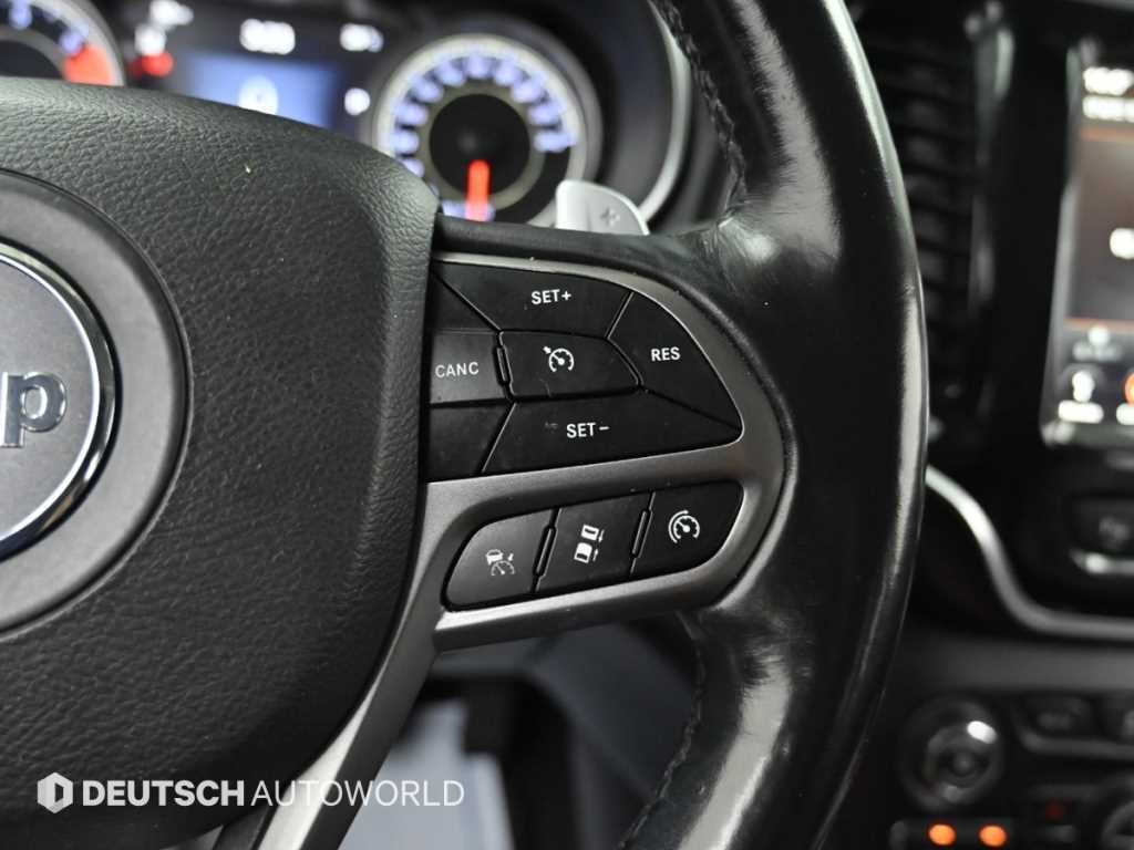 Jeep Cherokee — photo 16