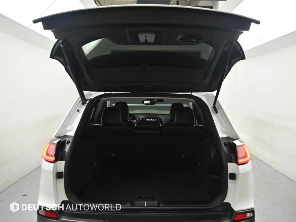 Jeep Cherokee — photo 19