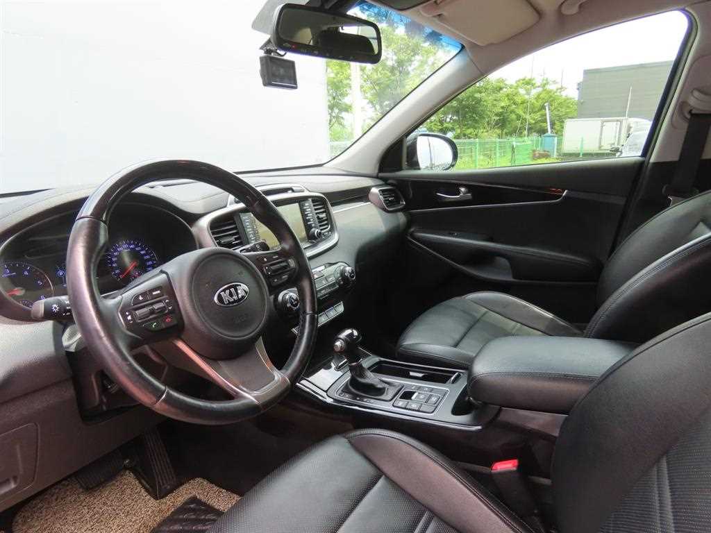 Kia Sorento — photo 17
