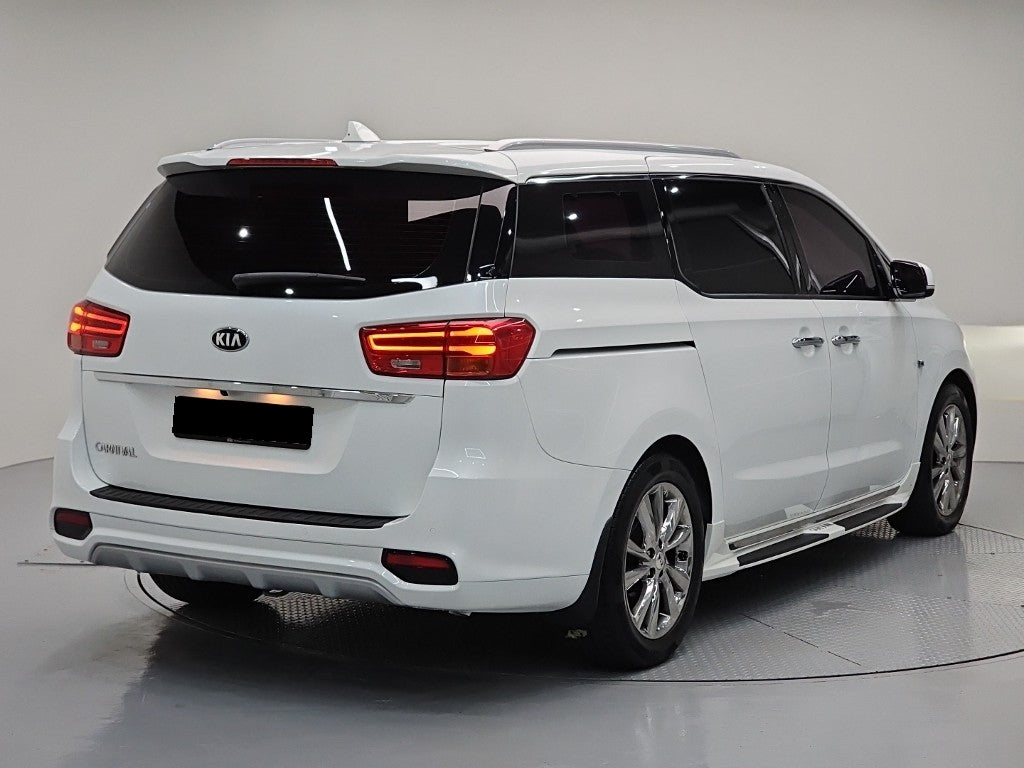 Kia Carnival — photo 04