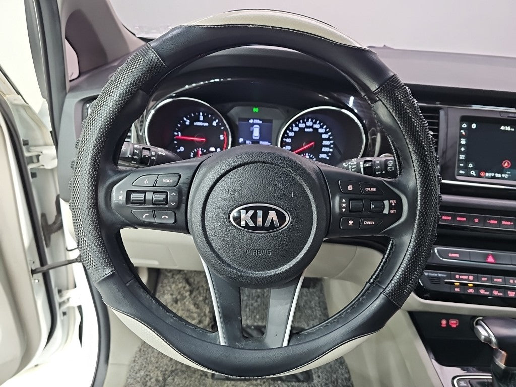 Kia Carnival — photo 09