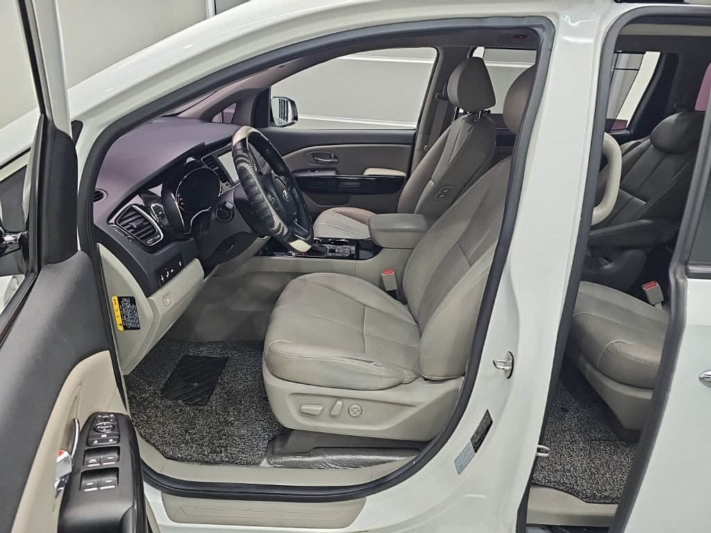 Kia Carnival — photo 11