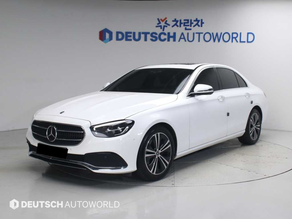 Mercedes-Benz E-Class — photo 01