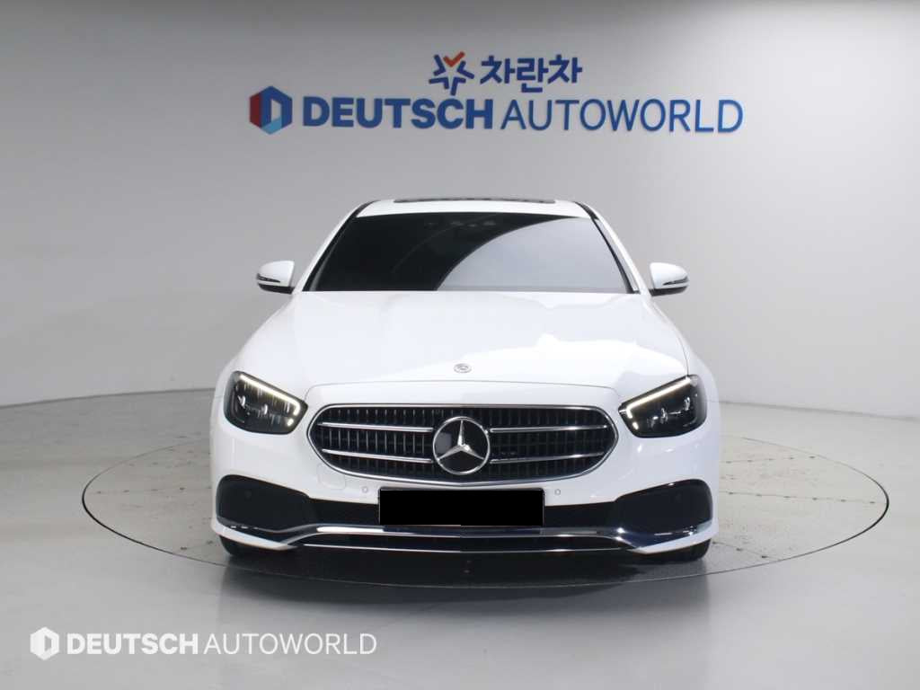 Mercedes-Benz E-Class — photo 03