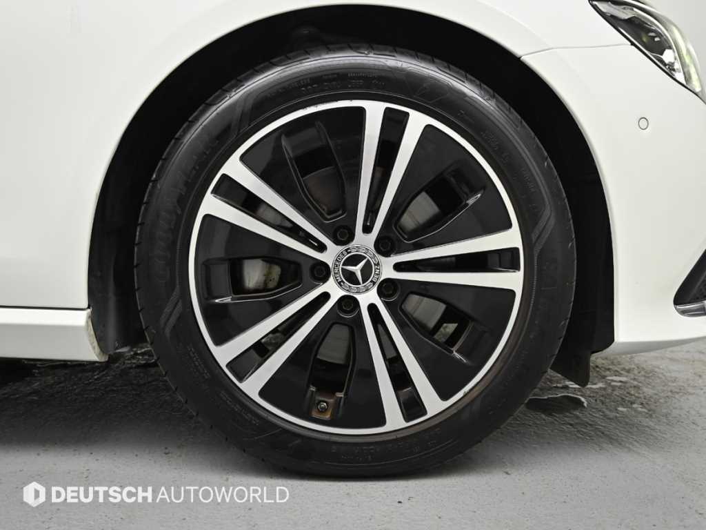 Mercedes-Benz E-Class — photo 05