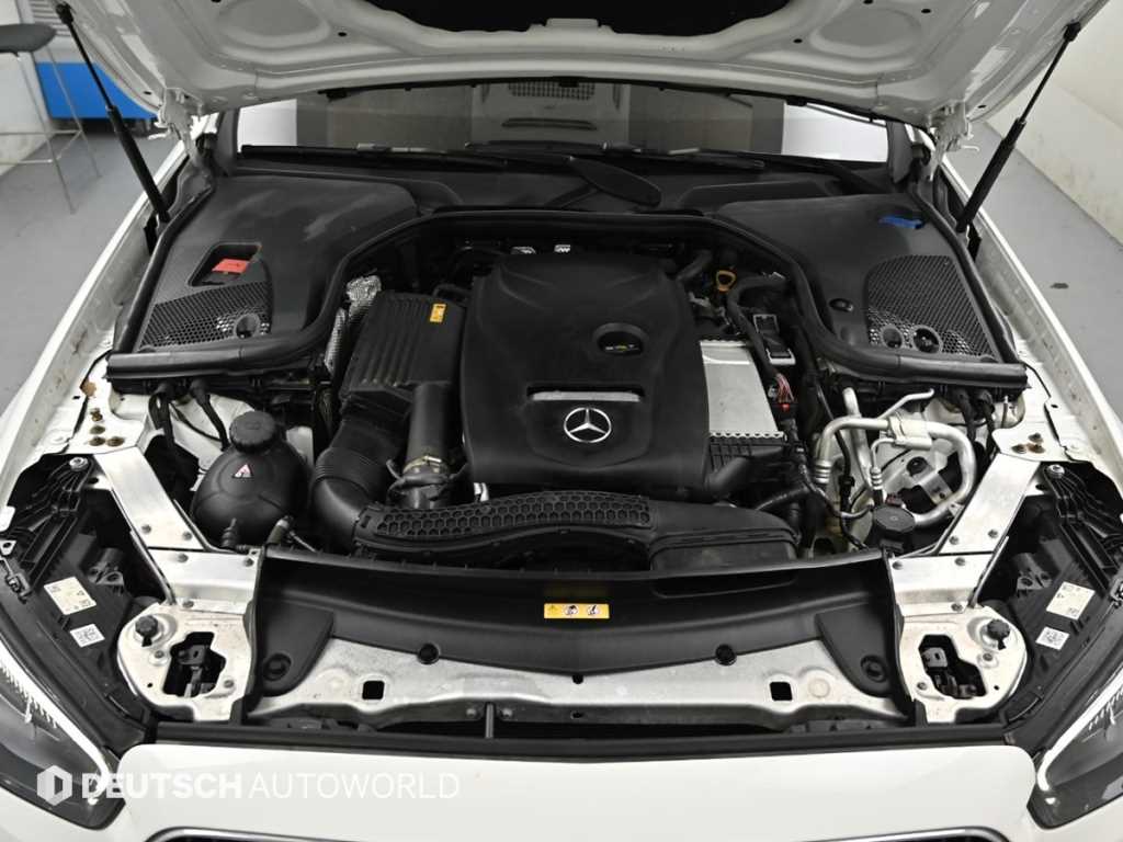 Mercedes-Benz E-Class — photo 06