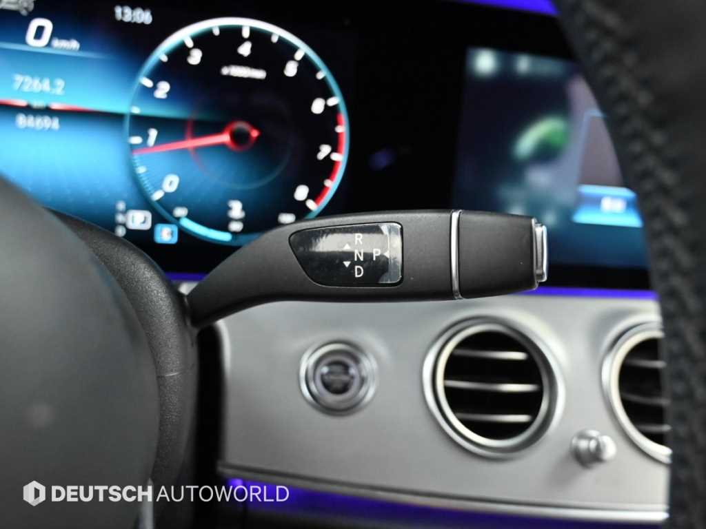 Mercedes-Benz E-Class — photo 09