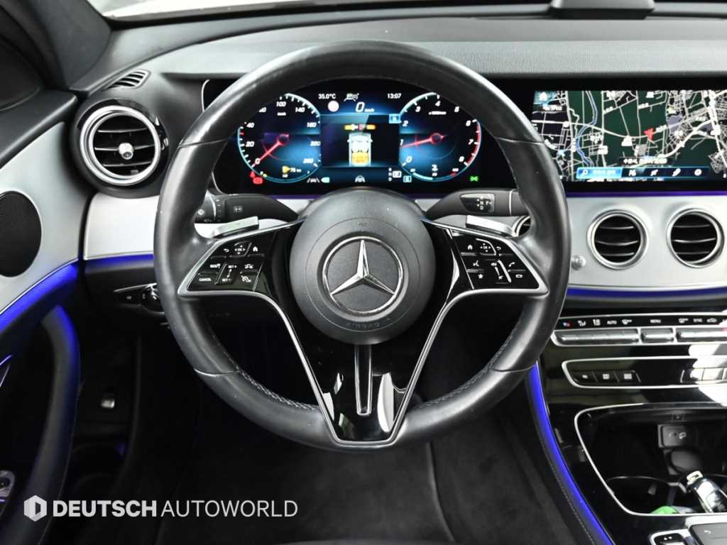 Mercedes-Benz E-Class — photo 13
