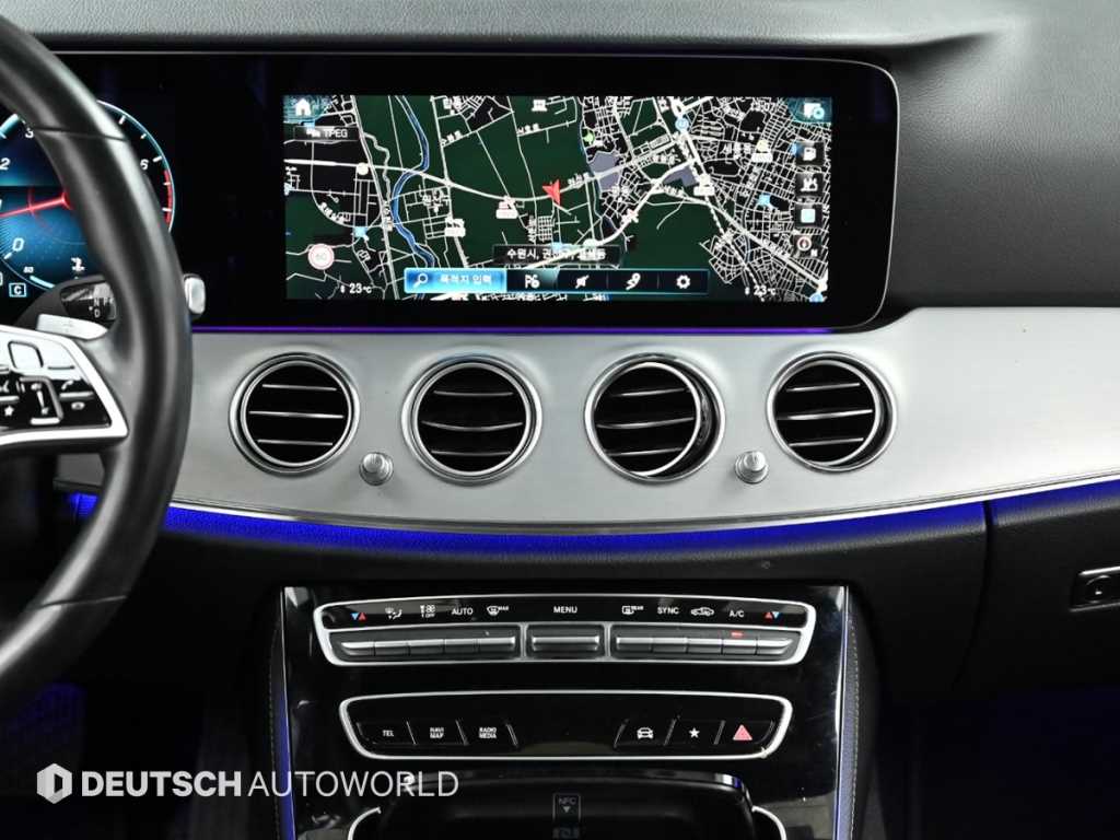 Mercedes-Benz E-Class — photo 14