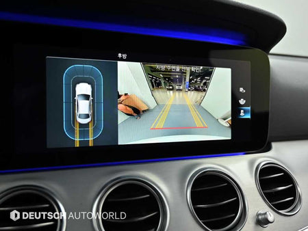 Mercedes-Benz E-Class — photo 15