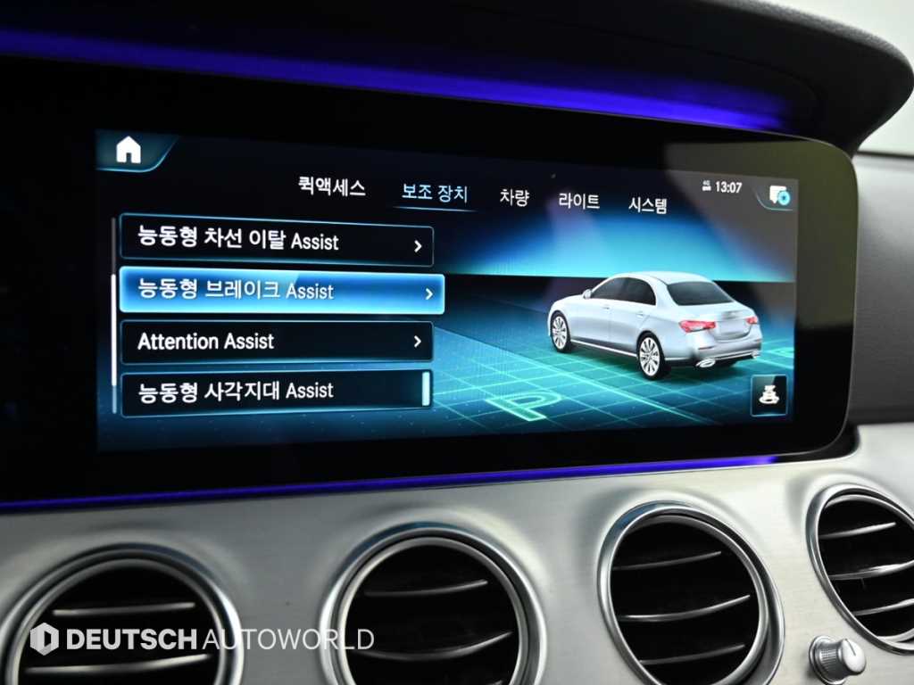 Mercedes-Benz E-Class — photo 17