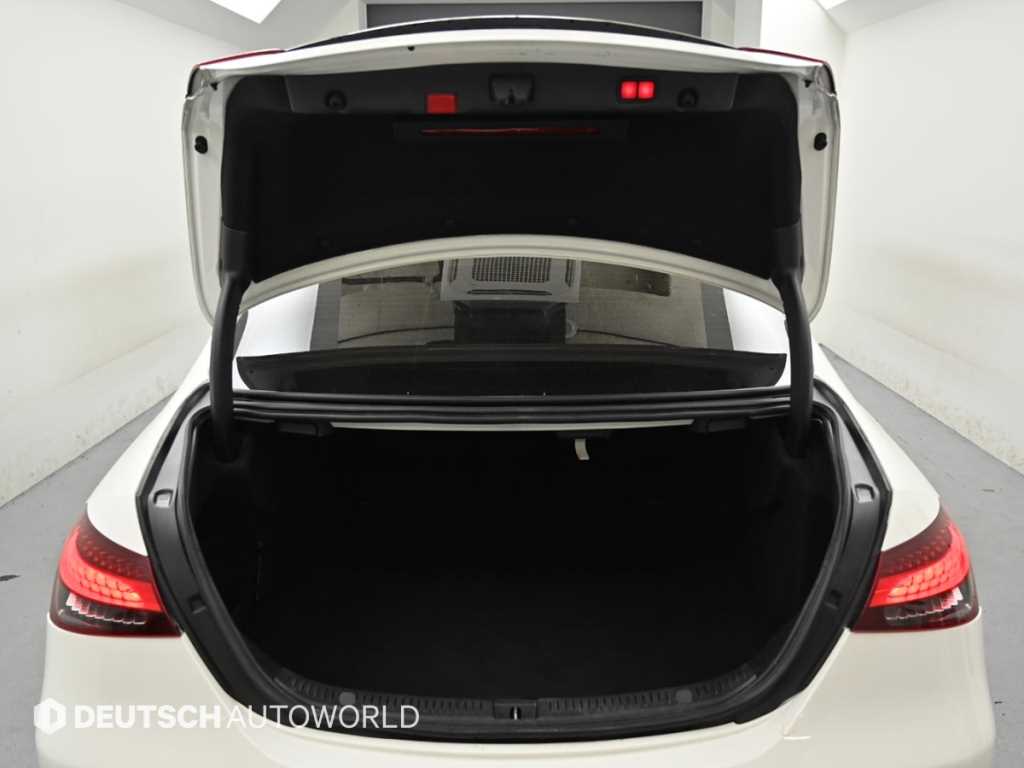 Mercedes-Benz E-Class — photo 19