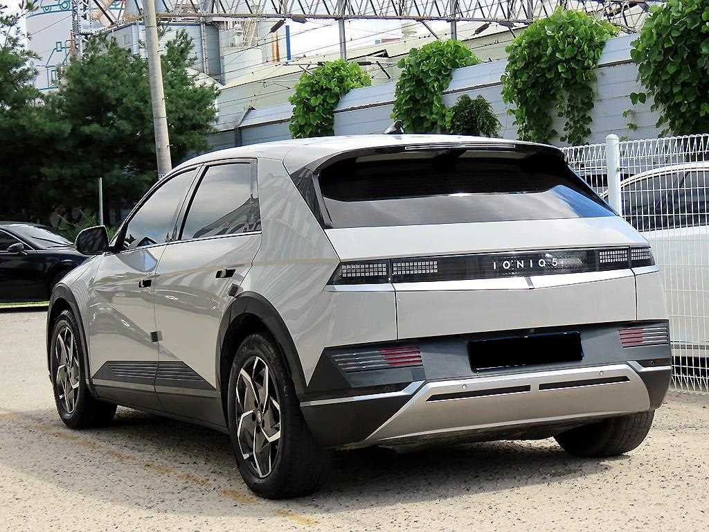 Hyundai Ioniq5 — photo 03