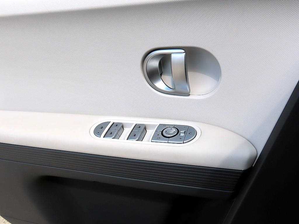 Hyundai Ioniq5 — photo 11