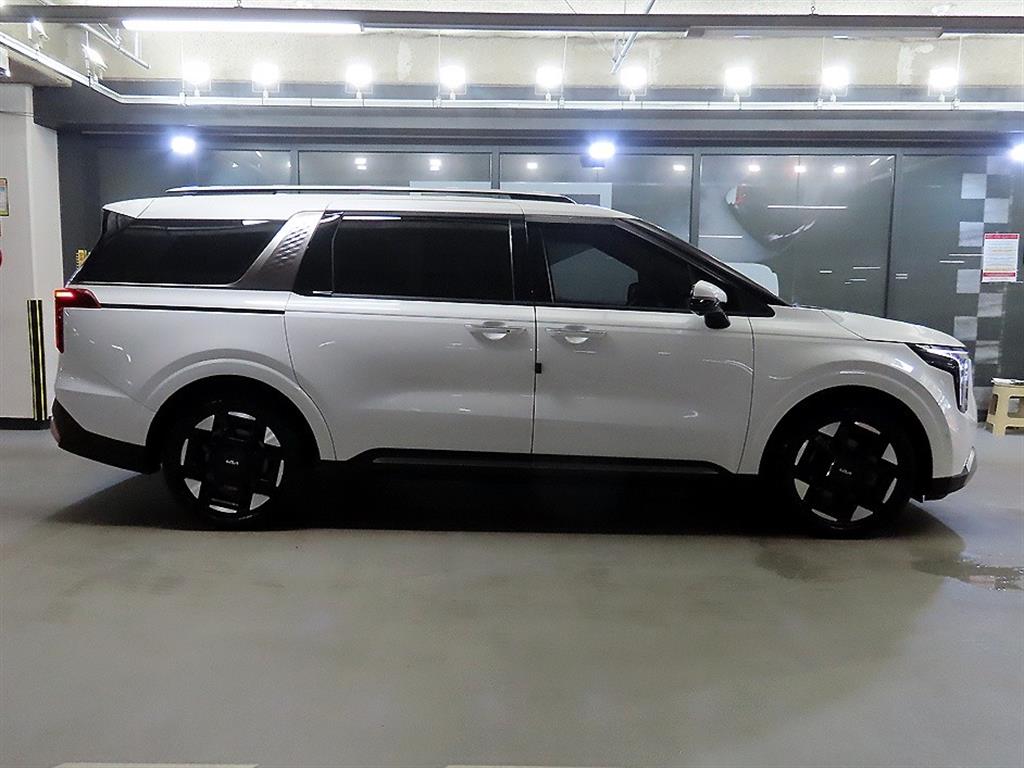Kia Carnival — photo 03