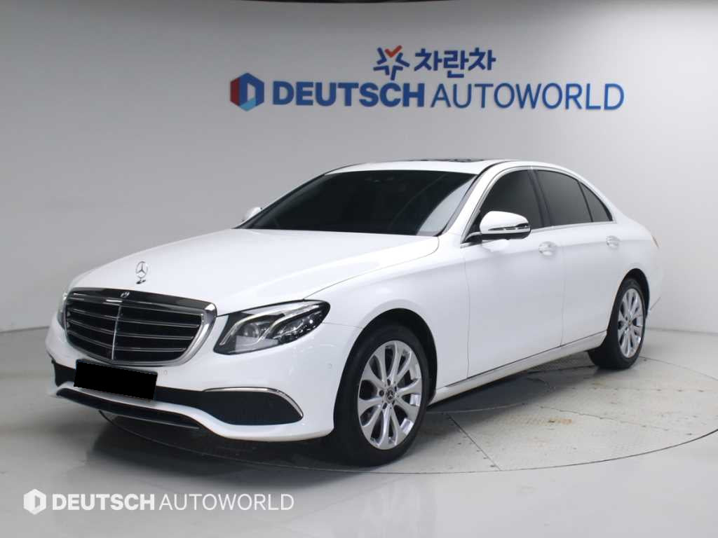 Mercedes-Benz E-Class — photo 01