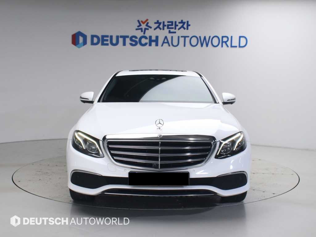 Mercedes-Benz E-Class — photo 03