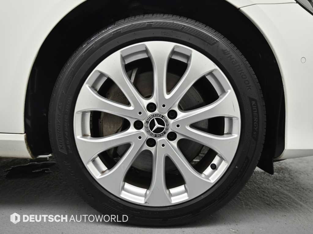 Mercedes-Benz E-Class — photo 05