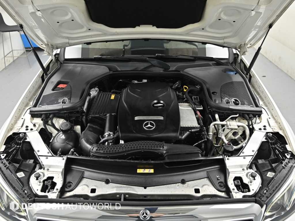 Mercedes-Benz E-Class — photo 06
