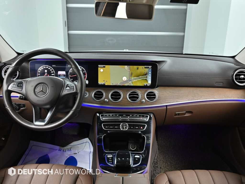 Mercedes-Benz E-Class — photo 07
