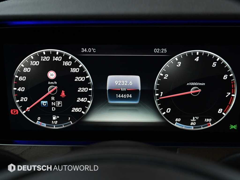 Mercedes-Benz E-Class — photo 08