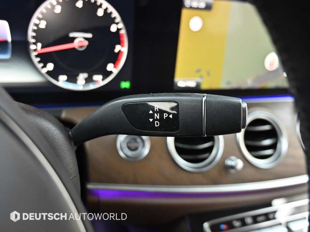 Mercedes-Benz E-Class — photo 09
