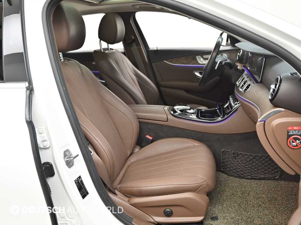 Mercedes-Benz E-Class — photo 10