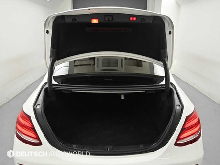 Mercedes-Benz E-Class — photo 20