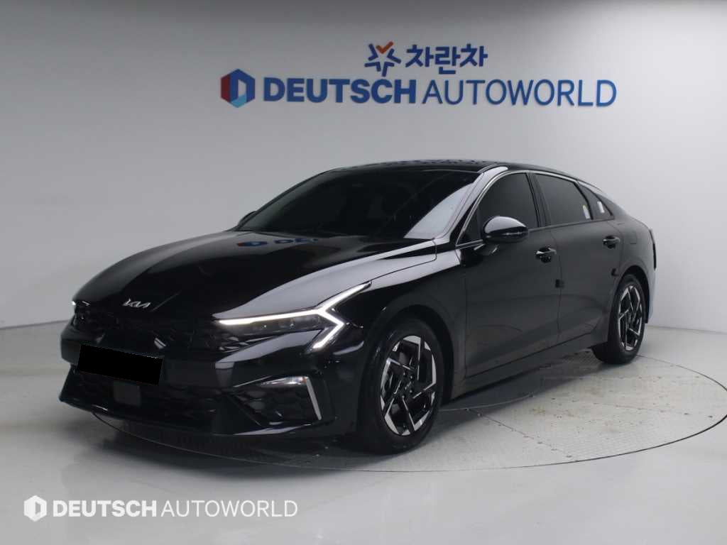 Kia K5 — photo 01
